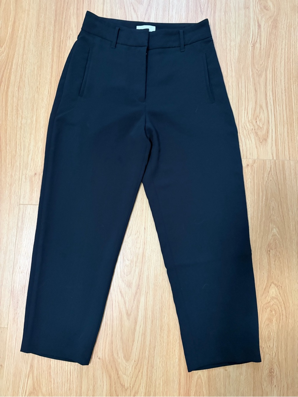 Aritzia Black Straight-Leg Cropped Trousers